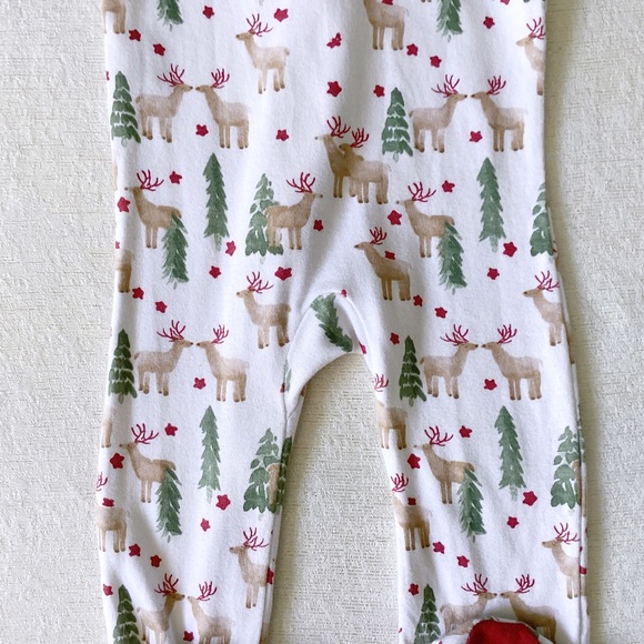 Burt’s Bee Footed Pajamas Size 6-9 Months White and Red Reindeer Christmas Theme - Picture 5 of 10